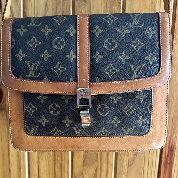 Authentic Louis Vuitton front clasp won’t shut. - Picture 6 of 10